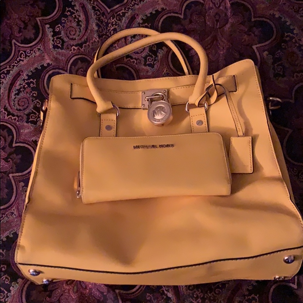 Like New 💯 Authentic Michael Kors bag.